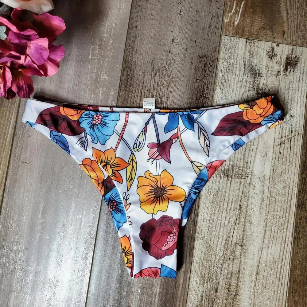 Amazon Reversible Floral Women's Size Small Bikini Bottoms Swimsuit Nwot